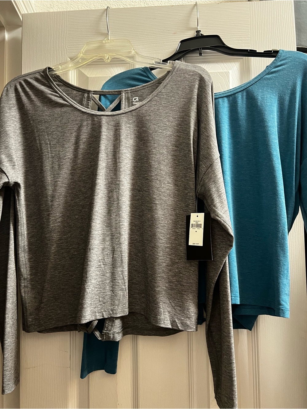 Gap Fit Breathe Gray & Blue Crisscross Back Long-Sleeve Top.